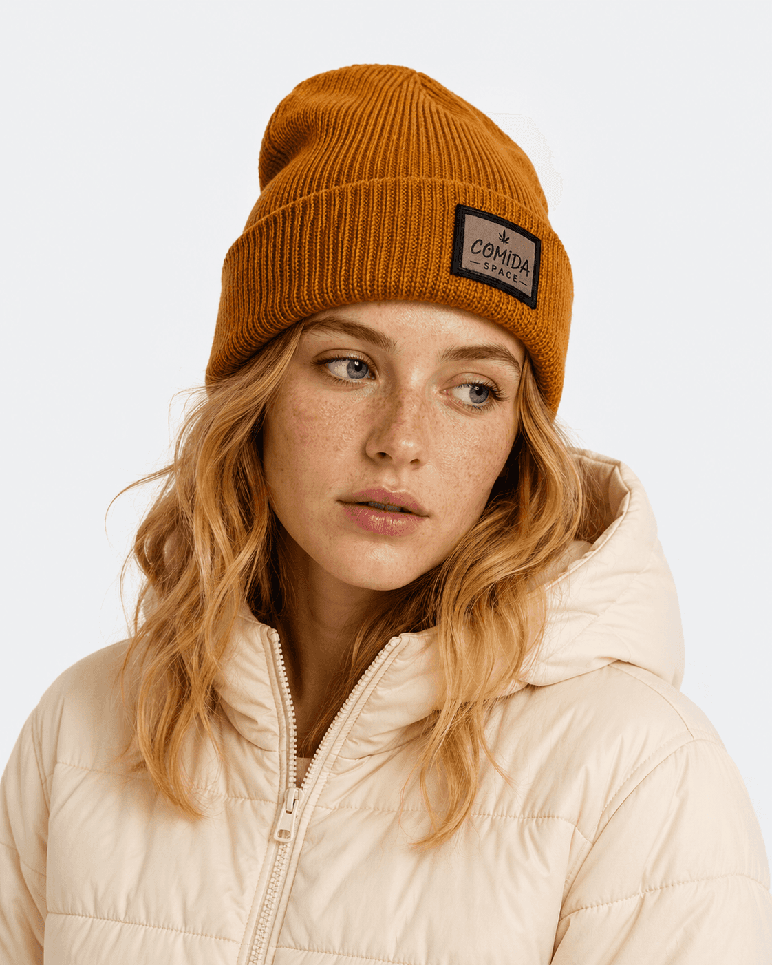 Gorro de Lã Acrílica com Etiqueta Bordada